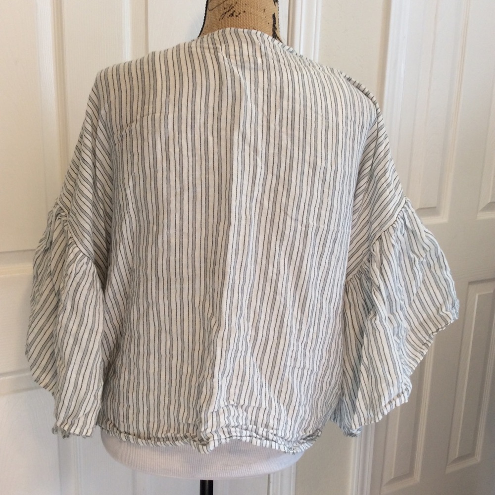 Universal Thread vertical striped flutter sleeve … - image 4